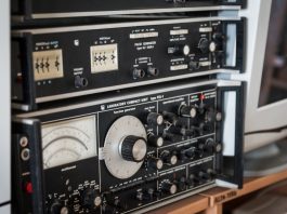 electronics-2791674_1920